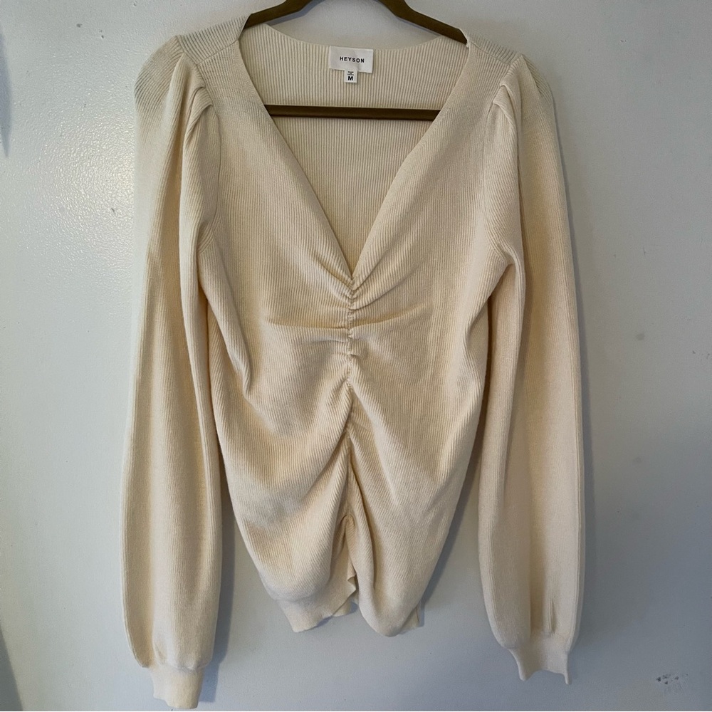 HEYSON Boutique Off-White Deep V-Neck Sweater Size Medium